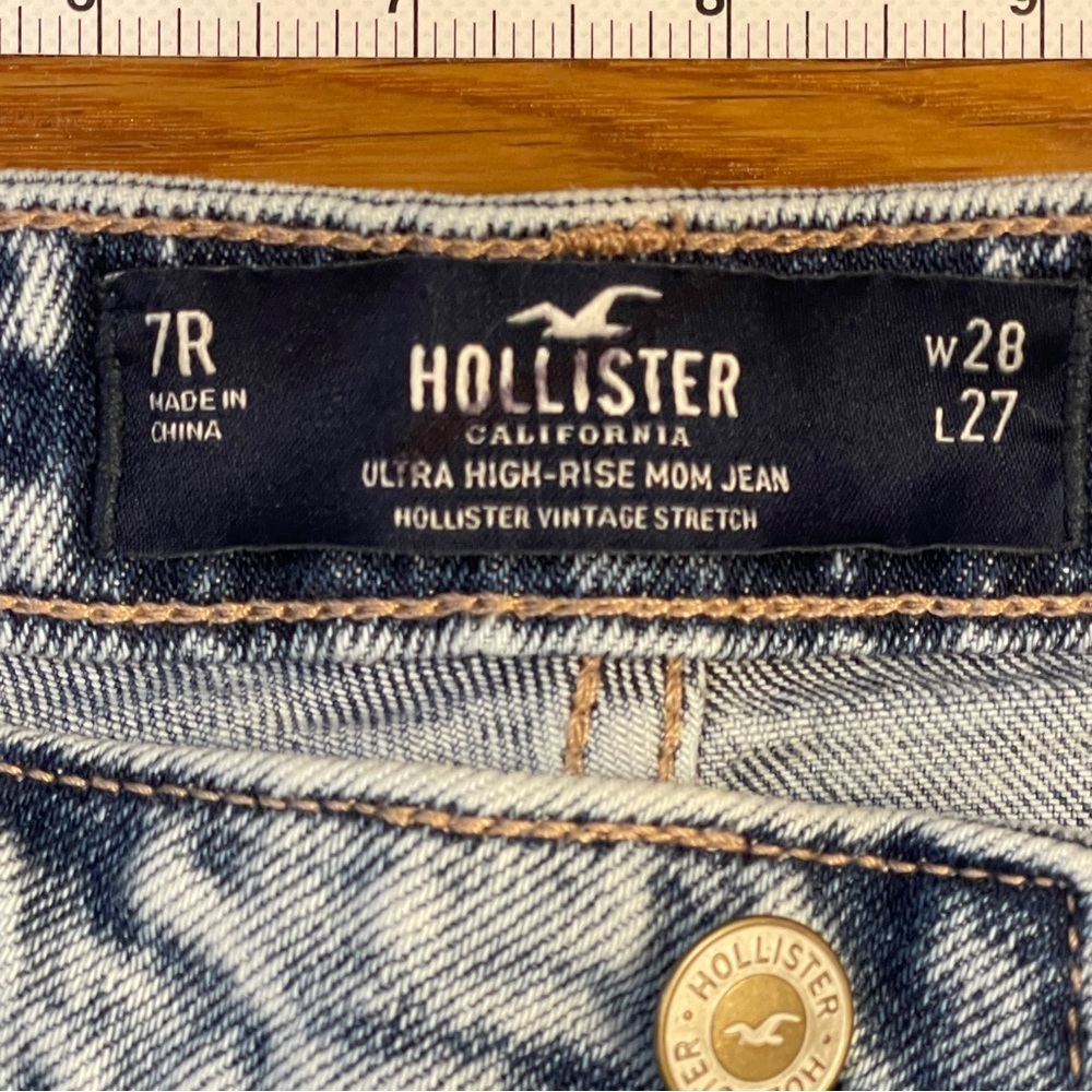 Hollister Ultra High Rise Mom Jeans Distressed Patch Design Denim - Size 7R - Picture 4 of 7